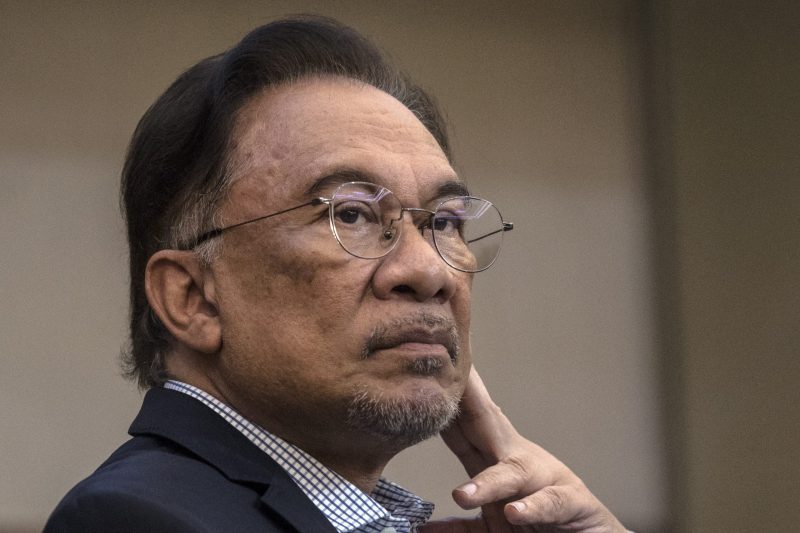 PEJUANG cabar debat buktikan Anwar tak layak perintah negara