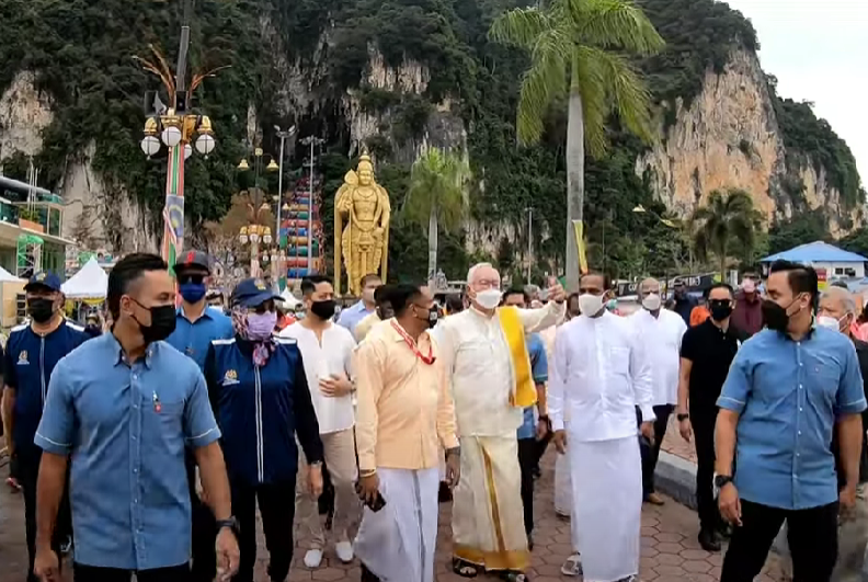 Ahli Majlis Fatwa persoal tindakan Najib sambut Thaipusam di Batu Caves