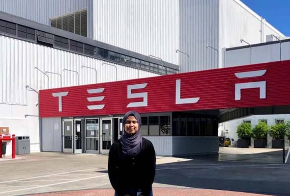 Bangga! Fakhirah harumkan nama Malaysia, bertugas sebagai jurutera di Tesla