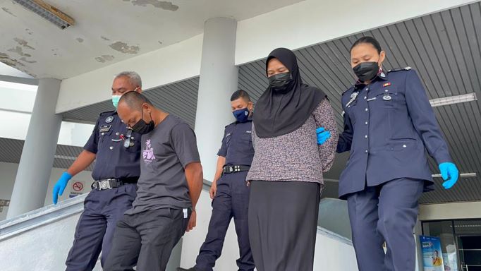 Suami isteri didenda RM14 ribu kerana pukul anak pakai penyapu