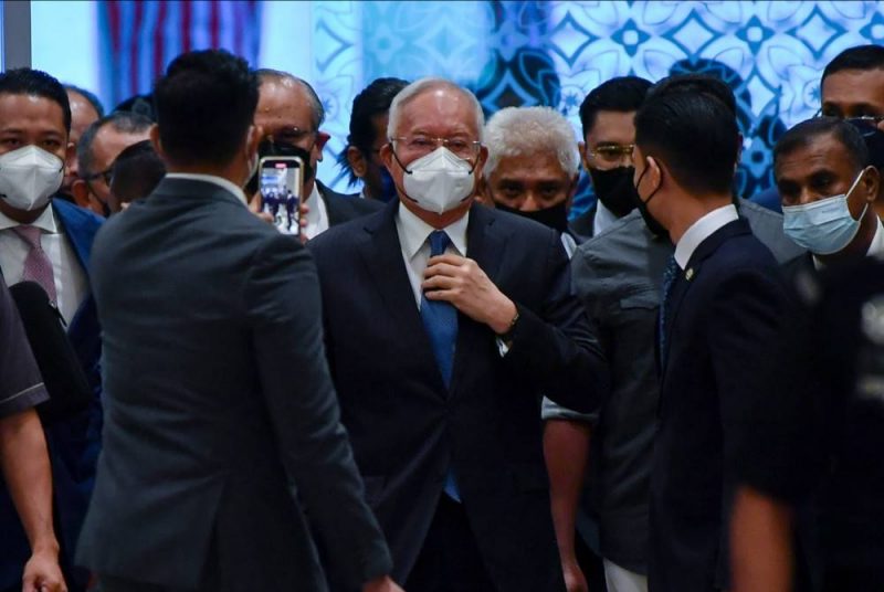 Beli jam tangan setengah juta antara Najib guna duit SRC