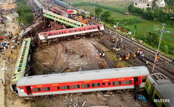 Nahas kereta api India ragut hampir 300 nyawa